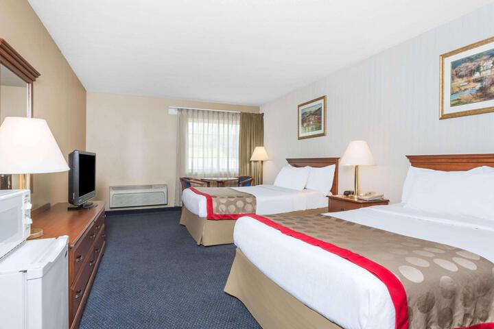 1 King Bed (4 of 12)