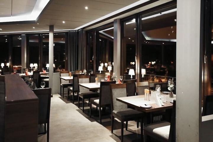 Dining 47 of 63