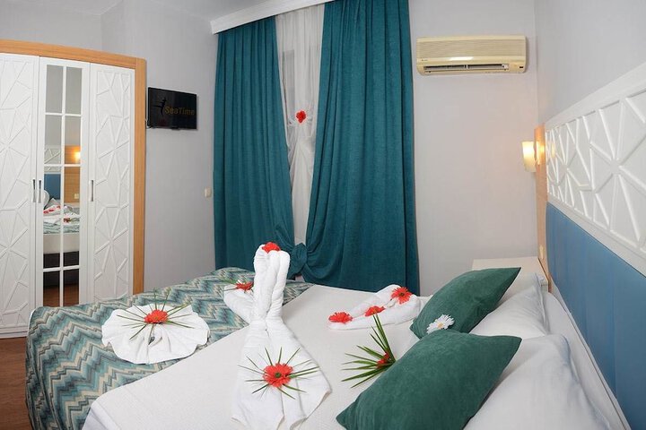 Room 4 of 77