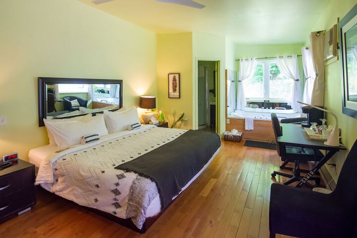 Suite King Size Bed (6 of 12)