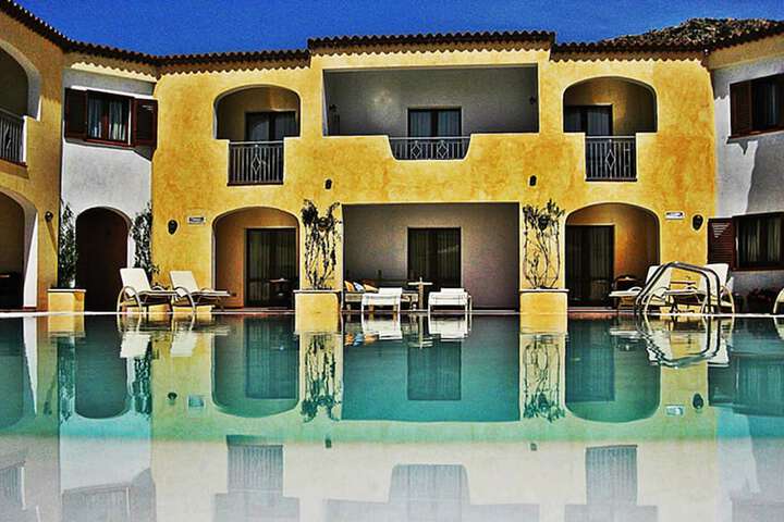 Hotel with Pool