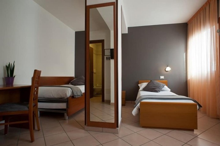 Room 6 of 45