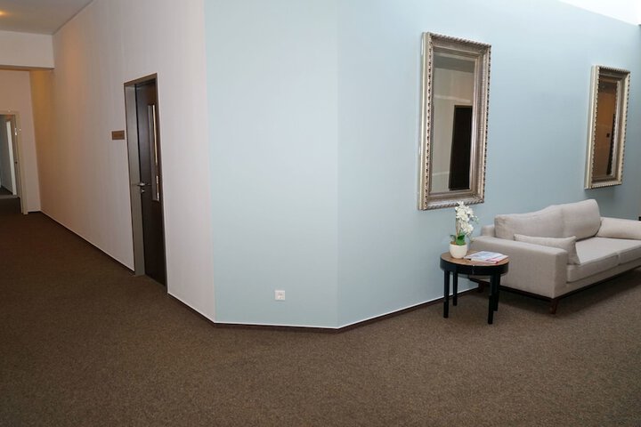 Ballroom/Hall 28 of 29