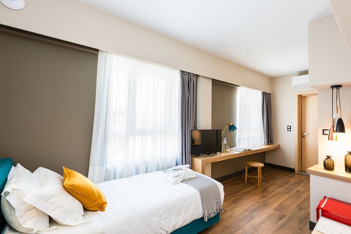 Room 16 of 102