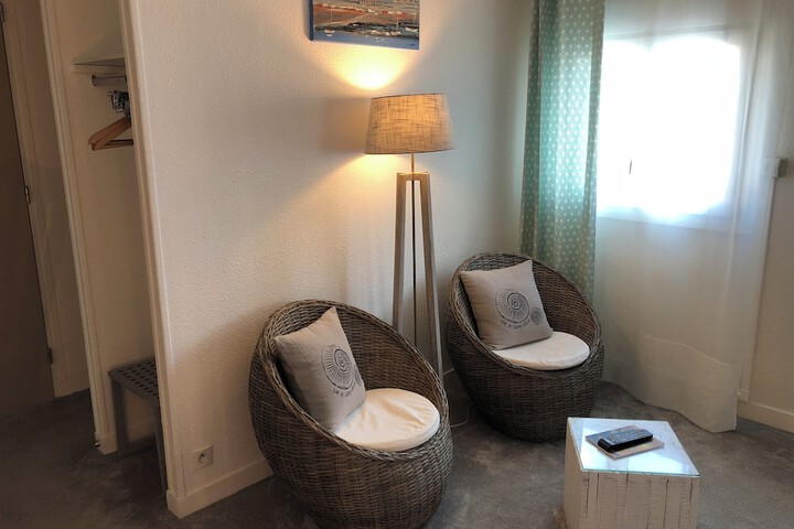 Room 6 of 32