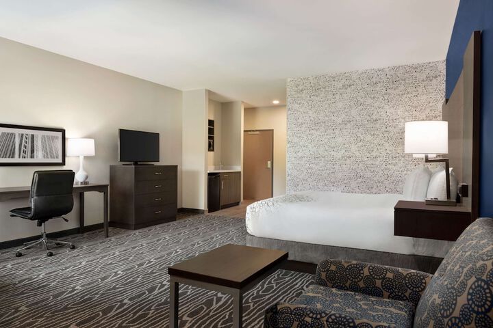 1 King Bed Mobility Accessible (10 of 23)