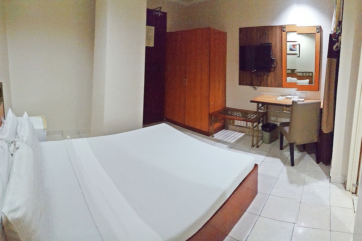 Room 14 of 69