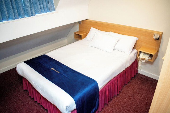 Room 18 of 157