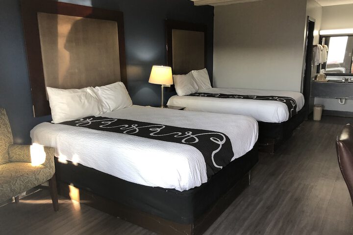 Classic 2 Queen Beds (4 of 13)