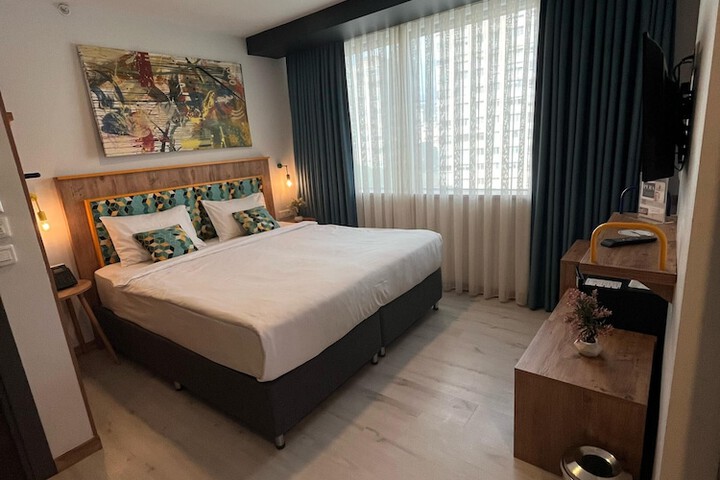 Room 33 of 67