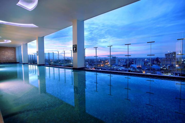 Pool Hotel