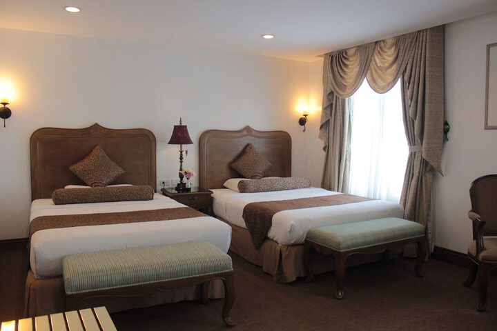 Room 12 of 32
