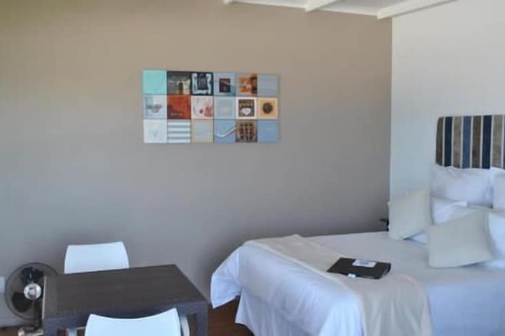 Room 11 of 37