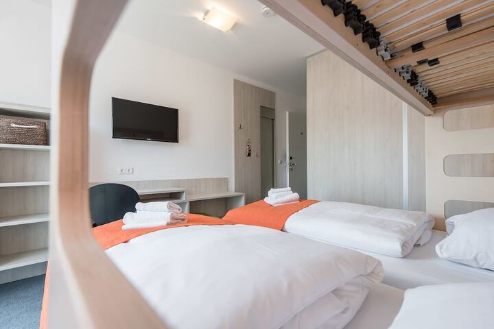 Room 4 of 29