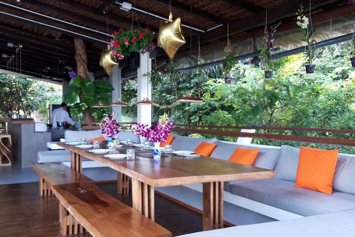 Dining 114 of 149