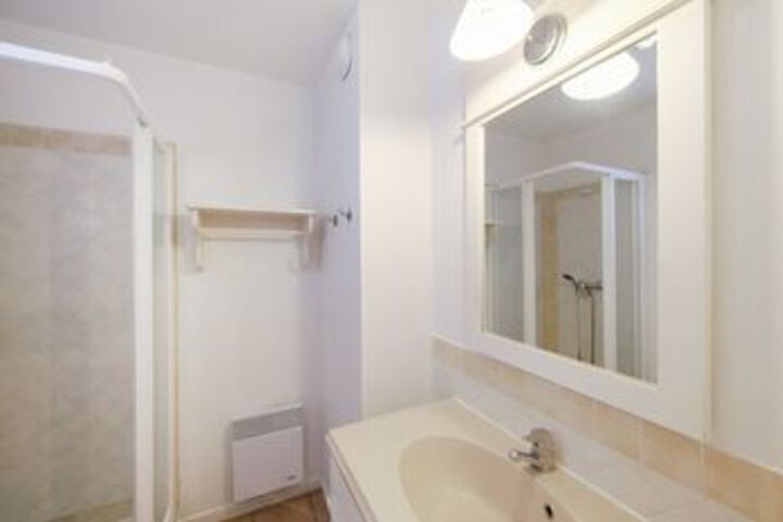 Room 15 of 228