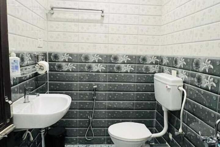 Room 13 of 26