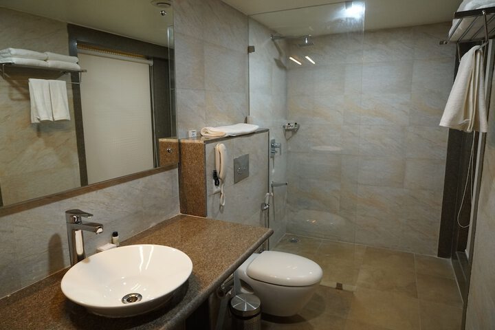 Room 5 of 38