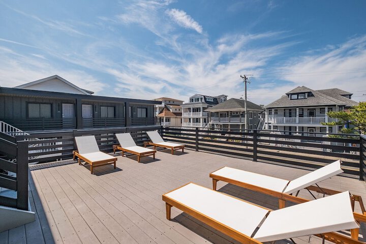 Sundeck 20 of 22