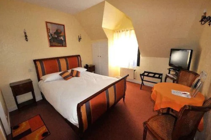 Room 13 of 34