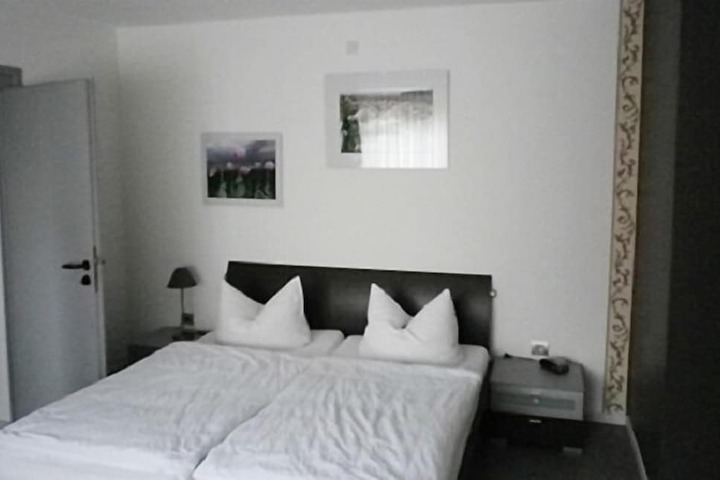 Room 5 of 6