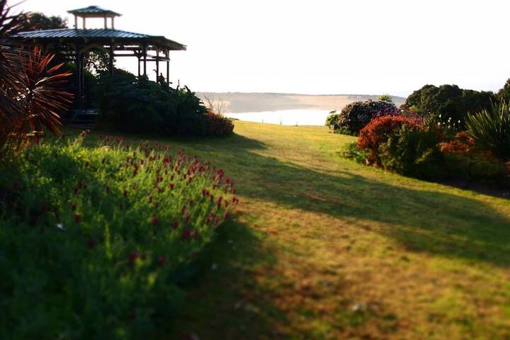 Hotel Exterior 33 of 36