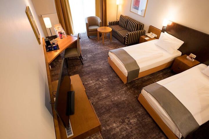 Room 16 of 43