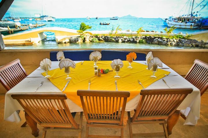Dining 14 of 16