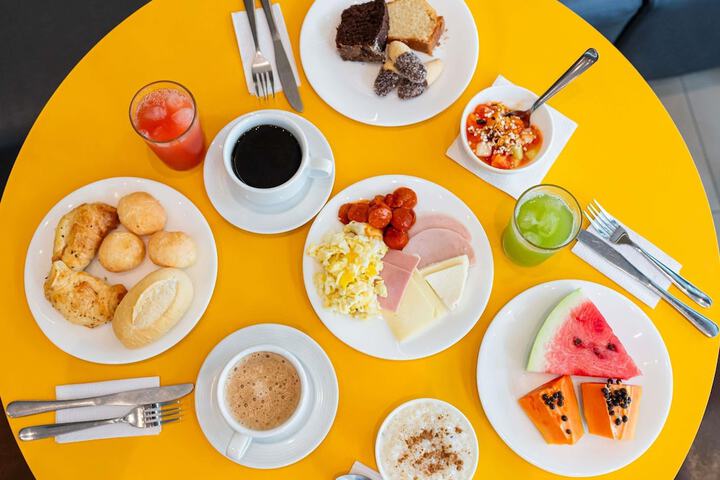 Breakfast/Coffee Service 60 of 127