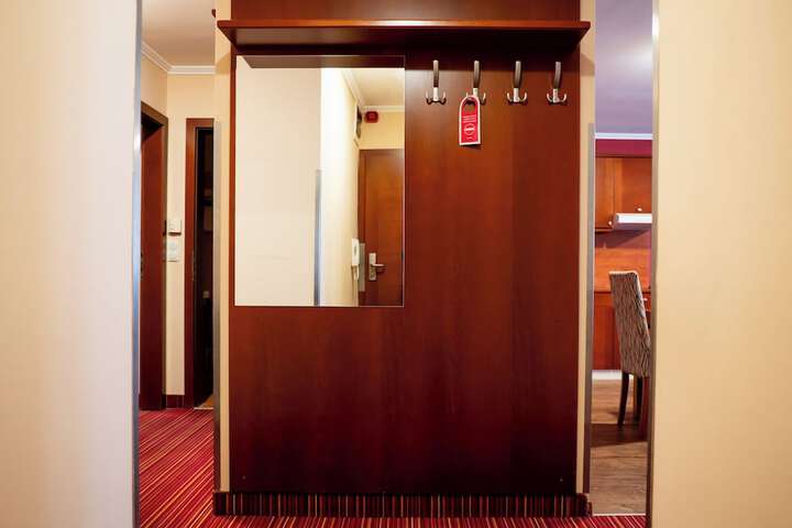 Room 40 of 153