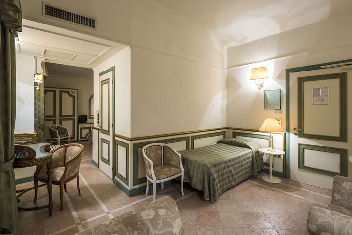 Room 8 of 50