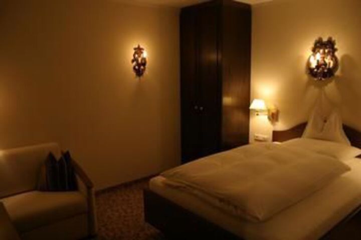 Room 9 of 43