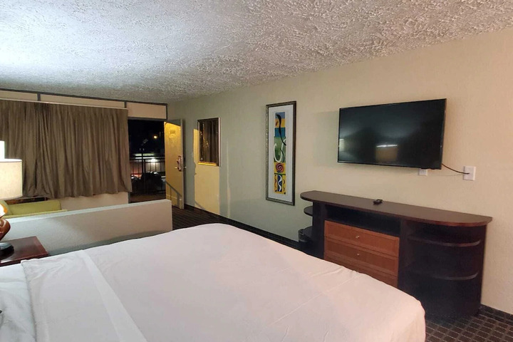 Room 3 of 6