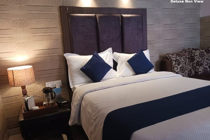 Room 4 of 50