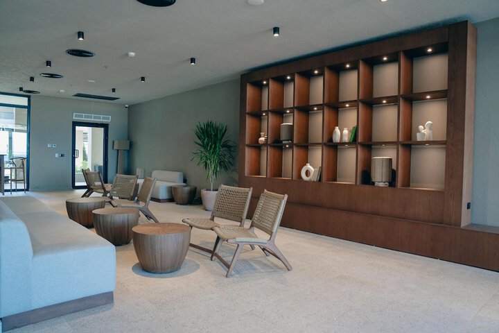 Lounge 104 of 150