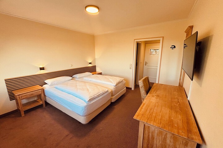 Room 6 of 26