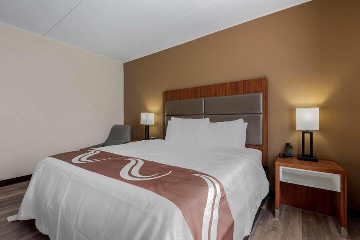 1 King Bed (4 of 12)