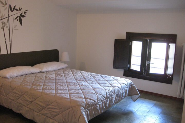 Room 9 of 38