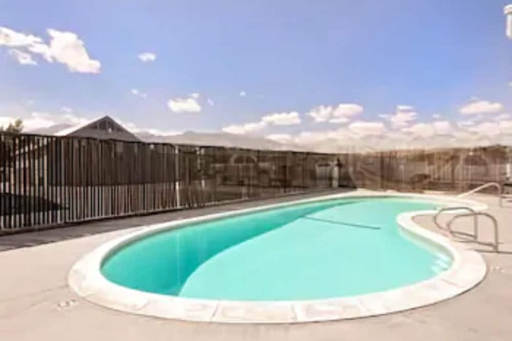Pools & Facilities
