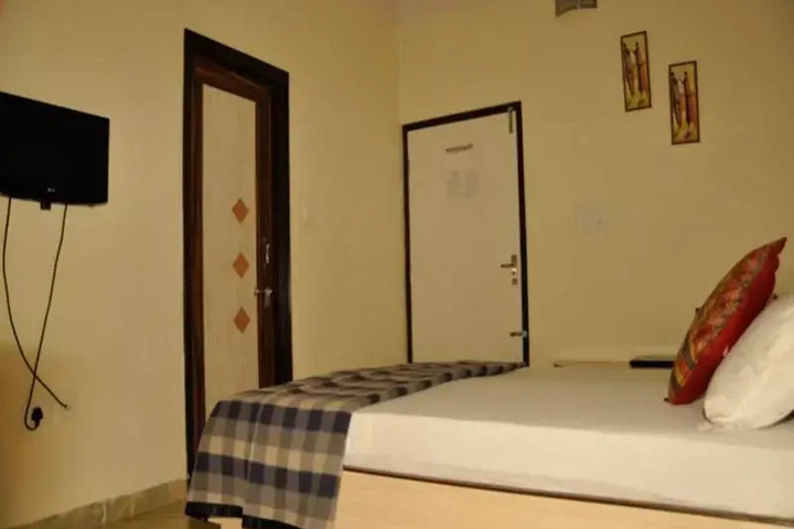 Room 5 of 11