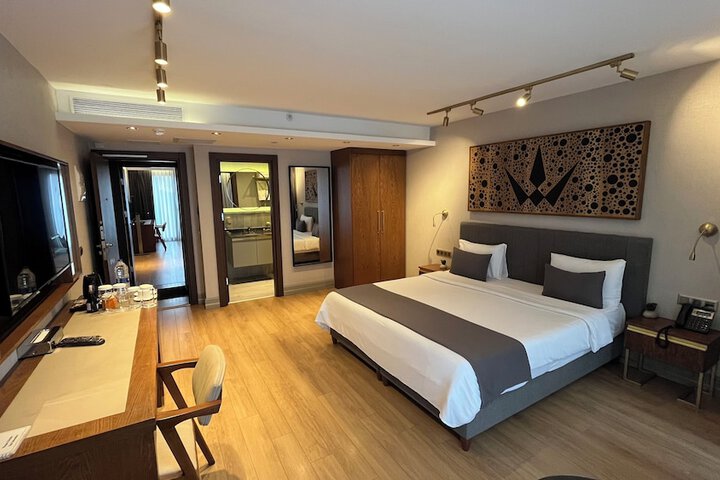 Room 27 of 129