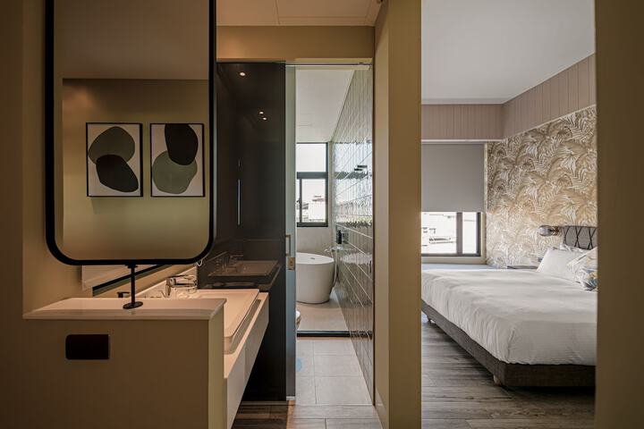 Room 12 of 37