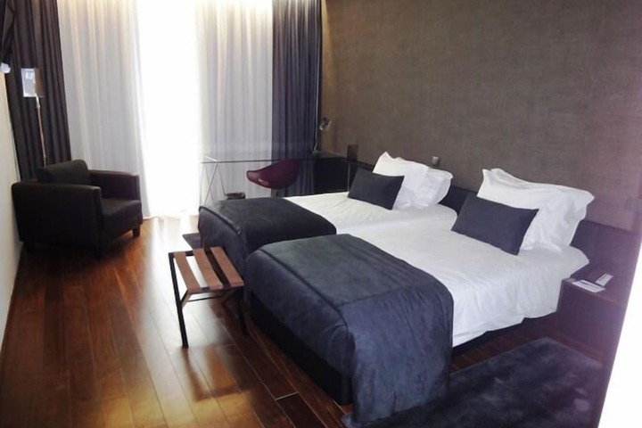 Room 9 of 30