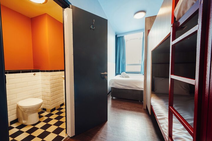 Room 28 of 48