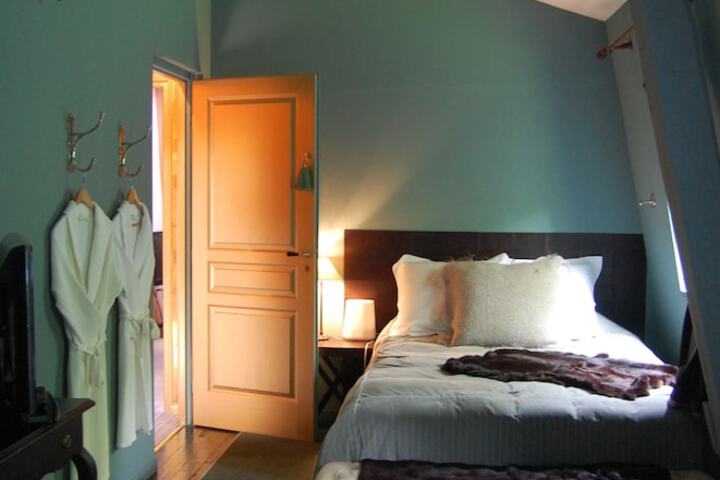Room 4 of 39