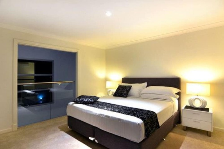 Room 11 of 38