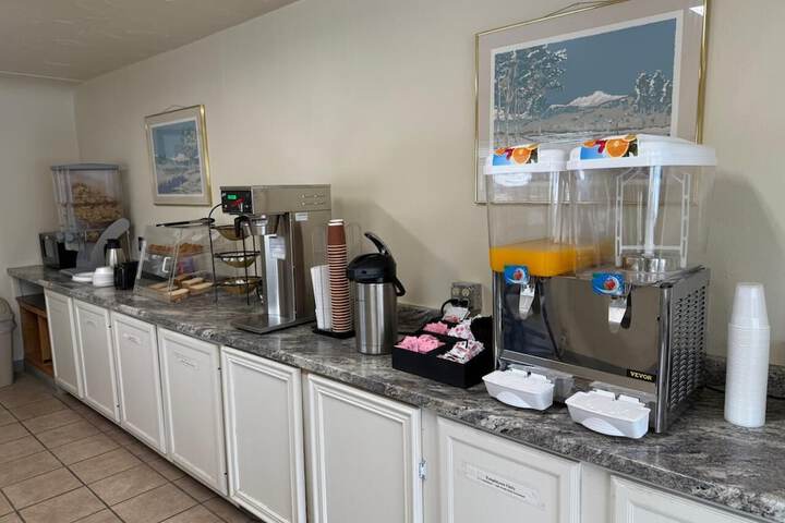 Breakfast/Coffee Service 37 of 46