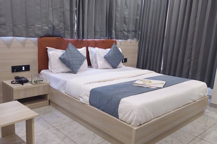 Room 14 of 33