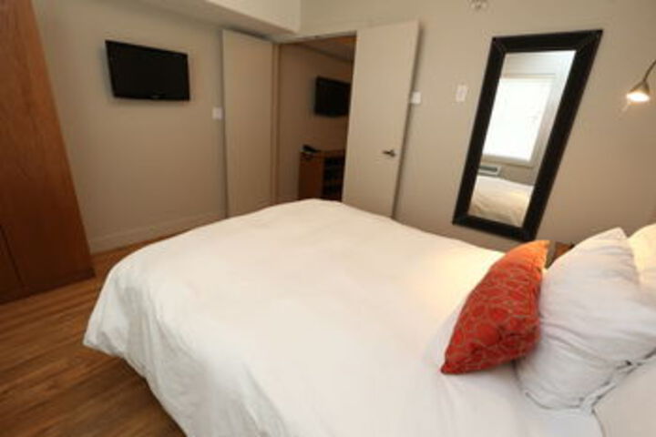Room 11 of 28