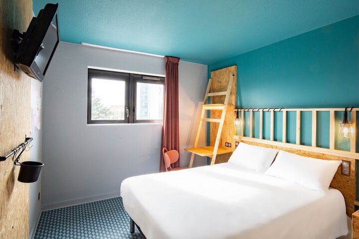 Room 4 of 50